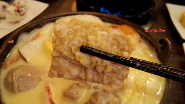 珍杏擱牛奶鍋物:【臺南Ω北區】珍杏擱牛奶鍋物。選用綠光牧場牛奶,湯頭奶香濃郁(二訪)