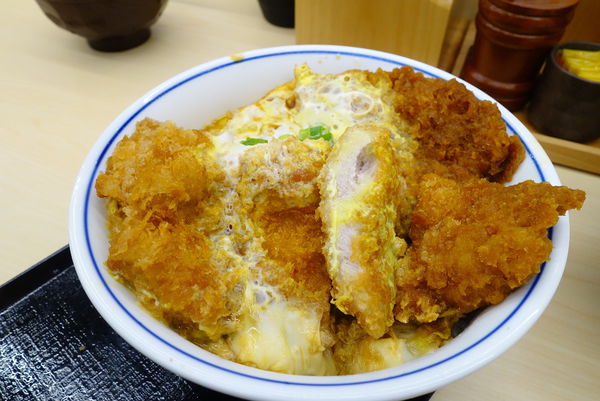 吉豚屋:吉豚屋 かつや ~ 日式平價豬排/定食.上餐速度快 - 捷運台北車站