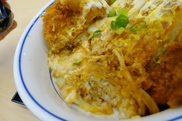 吉豚屋:吉豚屋 かつや ~ 日式平價豬排/定食.上餐速度快 - 捷運台北車站