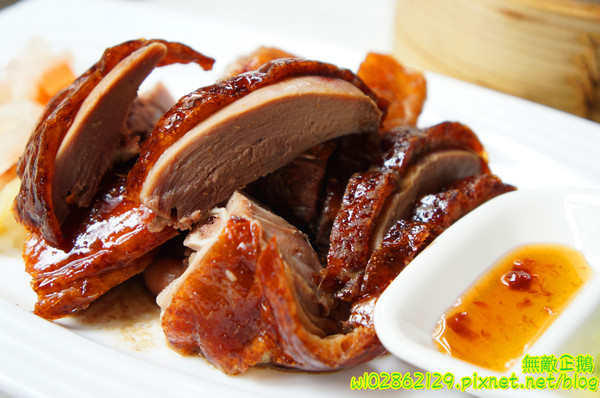 香港角茶餐廳：【台南-中西區】港茶x香港角...大推金煌流沙包.鮮蝦腐皮捲.金屋藏嬌.葡式蛋塔.黃金泡菜.芒果鮮奶酪.焦糖烤布蕾《香港角港式茶餐廳》