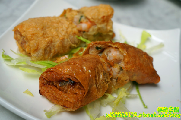 香港角茶餐廳：【台南-中西區】港茶x香港角...大推金煌流沙包.鮮蝦腐皮捲.金屋藏嬌.葡式蛋塔.黃金泡菜.芒果鮮奶酪.焦糖烤布蕾《香港角港式茶餐廳》