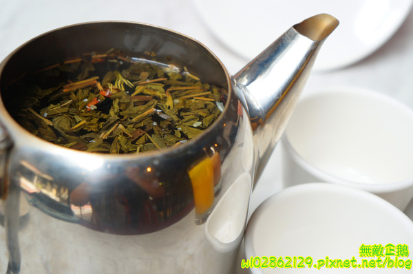 香港角茶餐廳：【台南-中西區】港茶x香港角...大推金煌流沙包.鮮蝦腐皮捲.金屋藏嬌.葡式蛋塔.黃金泡菜.芒果鮮奶酪.焦糖烤布蕾《香港角港式茶餐廳》