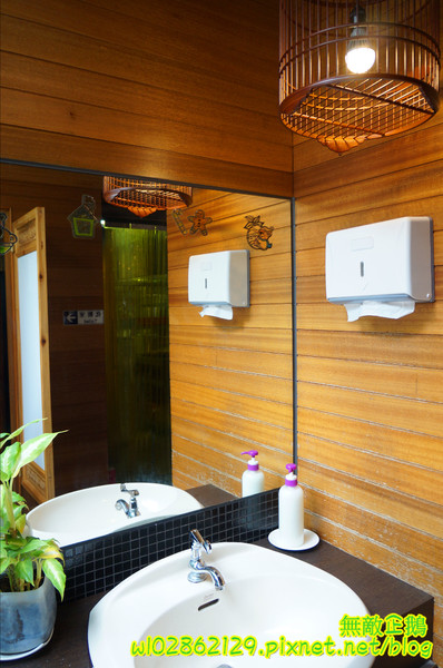 香港角茶餐廳：【台南-中西區】港茶x香港角...大推金煌流沙包.鮮蝦腐皮捲.金屋藏嬌.葡式蛋塔.黃金泡菜.芒果鮮奶酪.焦糖烤布蕾《香港角港式茶餐廳》