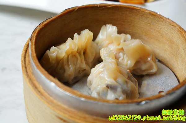 香港角茶餐廳：【台南-中西區】港茶x香港角...大推金煌流沙包.鮮蝦腐皮捲.金屋藏嬌.葡式蛋塔.黃金泡菜.芒果鮮奶酪.焦糖烤布蕾《香港角港式茶餐廳》