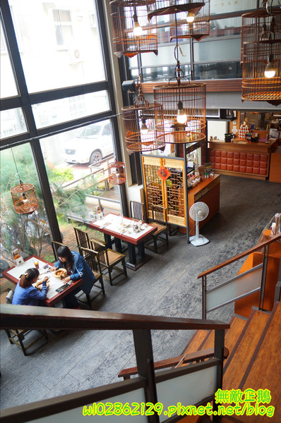 香港角茶餐廳：【台南-中西區】港茶x香港角...大推金煌流沙包.鮮蝦腐皮捲.金屋藏嬌.葡式蛋塔.黃金泡菜.芒果鮮奶酪.焦糖烤布蕾《香港角港式茶餐廳》