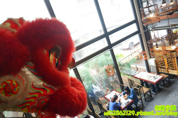 香港角茶餐廳：【台南-中西區】港茶x香港角...大推金煌流沙包.鮮蝦腐皮捲.金屋藏嬌.葡式蛋塔.黃金泡菜.芒果鮮奶酪.焦糖烤布蕾《香港角港式茶餐廳》