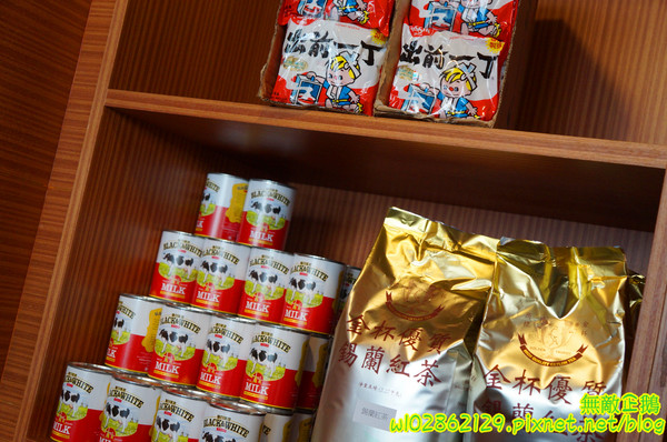 香港角茶餐廳：【台南-中西區】港茶x香港角...大推金煌流沙包.鮮蝦腐皮捲.金屋藏嬌.葡式蛋塔.黃金泡菜.芒果鮮奶酪.焦糖烤布蕾《香港角港式茶餐廳》