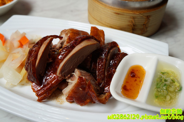 香港角茶餐廳：【台南-中西區】港茶x香港角...大推金煌流沙包.鮮蝦腐皮捲.金屋藏嬌.葡式蛋塔.黃金泡菜.芒果鮮奶酪.焦糖烤布蕾《香港角港式茶餐廳》