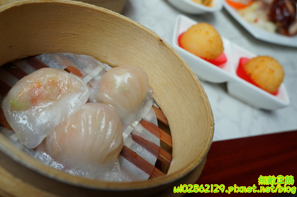 香港角茶餐廳：【台南-中西區】港茶x香港角...大推金煌流沙包.鮮蝦腐皮捲.金屋藏嬌.葡式蛋塔.黃金泡菜.芒果鮮奶酪.焦糖烤布蕾《香港角港式茶餐廳》