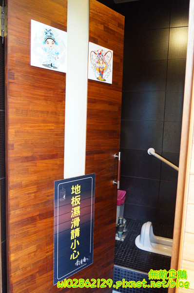 香港角茶餐廳：【台南-中西區】港茶x香港角...大推金煌流沙包.鮮蝦腐皮捲.金屋藏嬌.葡式蛋塔.黃金泡菜.芒果鮮奶酪.焦糖烤布蕾《香港角港式茶餐廳》