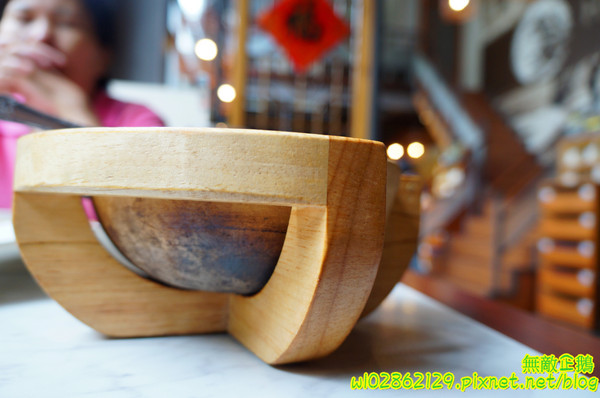 香港角茶餐廳：【台南-中西區】港茶x香港角...大推金煌流沙包.鮮蝦腐皮捲.金屋藏嬌.葡式蛋塔.黃金泡菜.芒果鮮奶酪.焦糖烤布蕾《香港角港式茶餐廳》