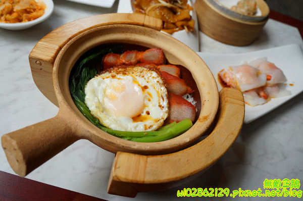 香港角茶餐廳：【台南-中西區】港茶x香港角...大推金煌流沙包.鮮蝦腐皮捲.金屋藏嬌.葡式蛋塔.黃金泡菜.芒果鮮奶酪.焦糖烤布蕾《香港角港式茶餐廳》