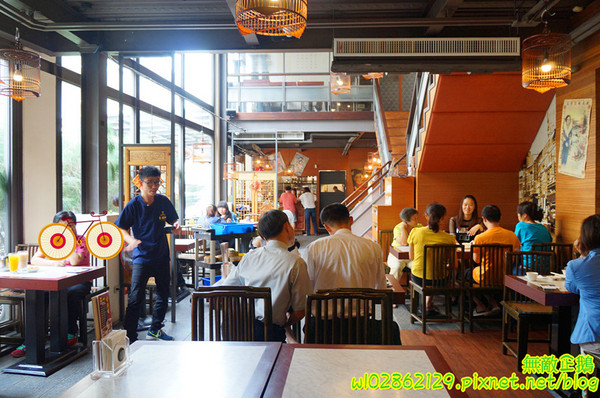 香港角茶餐廳：【台南-中西區】港茶x香港角...大推金煌流沙包.鮮蝦腐皮捲.金屋藏嬌.葡式蛋塔.黃金泡菜.芒果鮮奶酪.焦糖烤布蕾《香港角港式茶餐廳》