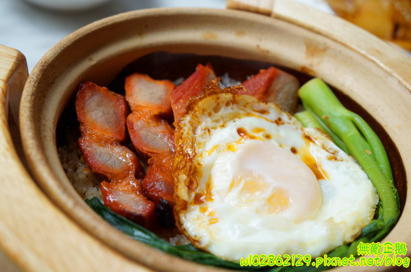 香港角茶餐廳：【台南-中西區】港茶x香港角...大推金煌流沙包.鮮蝦腐皮捲.金屋藏嬌.葡式蛋塔.黃金泡菜.芒果鮮奶酪.焦糖烤布蕾《香港角港式茶餐廳》