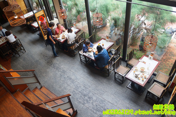 香港角茶餐廳：【台南-中西區】港茶x香港角...大推金煌流沙包.鮮蝦腐皮捲.金屋藏嬌.葡式蛋塔.黃金泡菜.芒果鮮奶酪.焦糖烤布蕾《香港角港式茶餐廳》