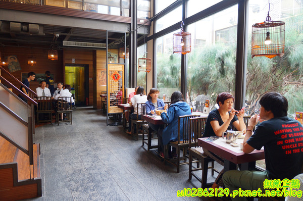 香港角茶餐廳：【台南-中西區】港茶x香港角...大推金煌流沙包.鮮蝦腐皮捲.金屋藏嬌.葡式蛋塔.黃金泡菜.芒果鮮奶酪.焦糖烤布蕾《香港角港式茶餐廳》