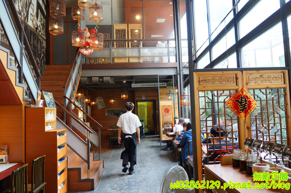 香港角茶餐廳：【台南-中西區】港茶x香港角...大推金煌流沙包.鮮蝦腐皮捲.金屋藏嬌.葡式蛋塔.黃金泡菜.芒果鮮奶酪.焦糖烤布蕾《香港角港式茶餐廳》