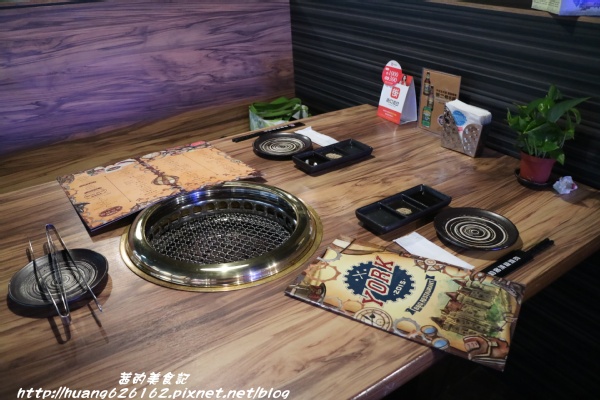 約客頂級燒肉：【台北大安區】這是我目前為止吃過最好吃燒肉店『約客頂級燒肉』必點鮮切牛肋條、上選牛小排、海鮮綜合盤~