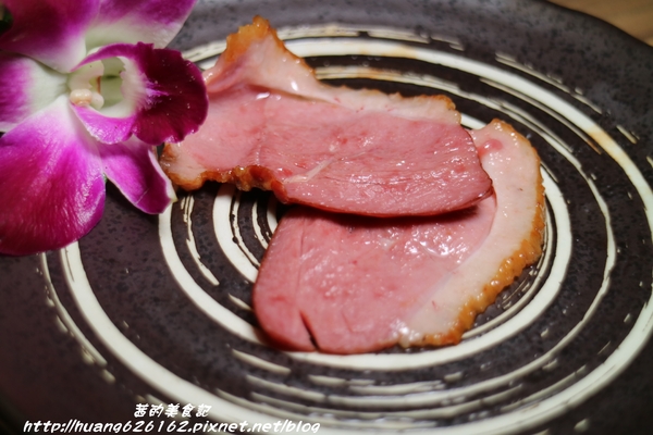 約客頂級燒肉：【台北大安區】這是我目前為止吃過最好吃燒肉店『約客頂級燒肉』必點鮮切牛肋條、上選牛小排、海鮮綜合盤~