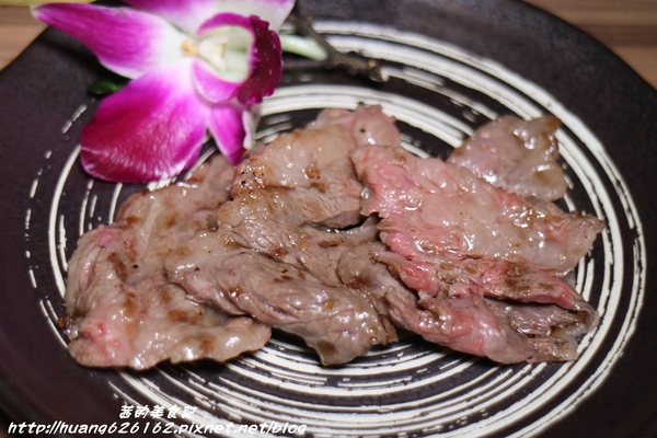 約客頂級燒肉：【台北大安區】這是我目前為止吃過最好吃燒肉店『約客頂級燒肉』必點鮮切牛肋條、上選牛小排、海鮮綜合盤~