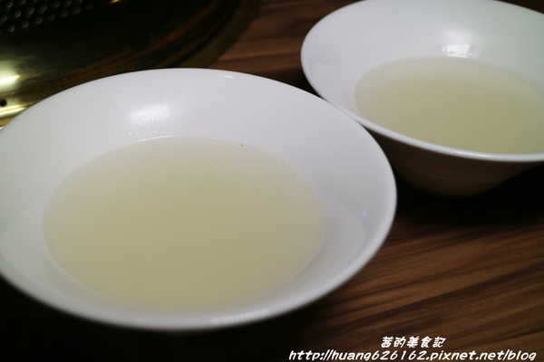 約客頂級燒肉：【台北大安區】這是我目前為止吃過最好吃燒肉店『約客頂級燒肉』必點鮮切牛肋條、上選牛小排、海鮮綜合盤~