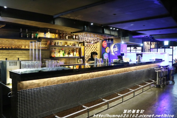 約客頂級燒肉：【台北大安區】這是我目前為止吃過最好吃燒肉店『約客頂級燒肉』必點鮮切牛肋條、上選牛小排、海鮮綜合盤~