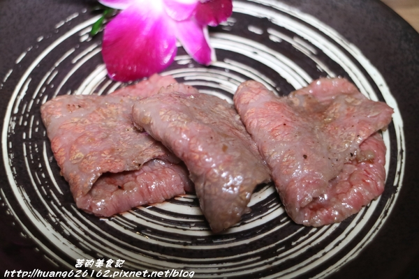 約客頂級燒肉：【台北大安區】這是我目前為止吃過最好吃燒肉店『約客頂級燒肉』必點鮮切牛肋條、上選牛小排、海鮮綜合盤~
