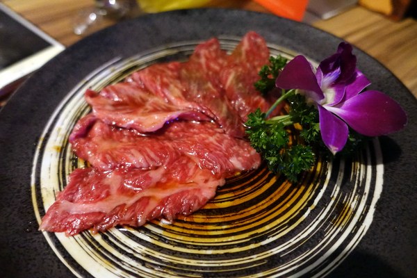 約客頂級燒肉:(胖樺食記)捷運東門站「約客頂級燒肉」,高貴很貴的單點式高級燒肉/包廂/WIFI/和牛/金山南路/信義路