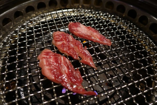 約客頂級燒肉:(胖樺食記)捷運東門站「約客頂級燒肉」,高貴很貴的單點式高級燒肉/包廂/WIFI/和牛/金山南路/信義路