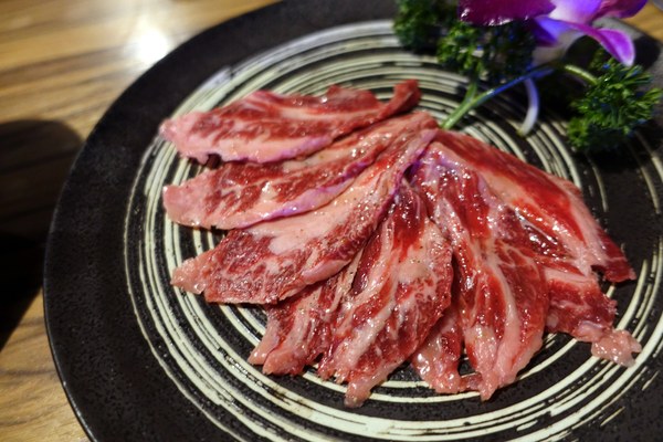 約客頂級燒肉:(胖樺食記)捷運東門站「約客頂級燒肉」,高貴很貴的單點式高級燒肉/包廂/WIFI/和牛/金山南路/信義路