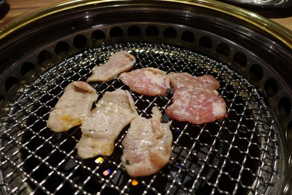 約客頂級燒肉:(胖樺食記)捷運東門站「約客頂級燒肉」,高貴很貴的單點式高級燒肉/包廂/WIFI/和牛/金山南路/信義路