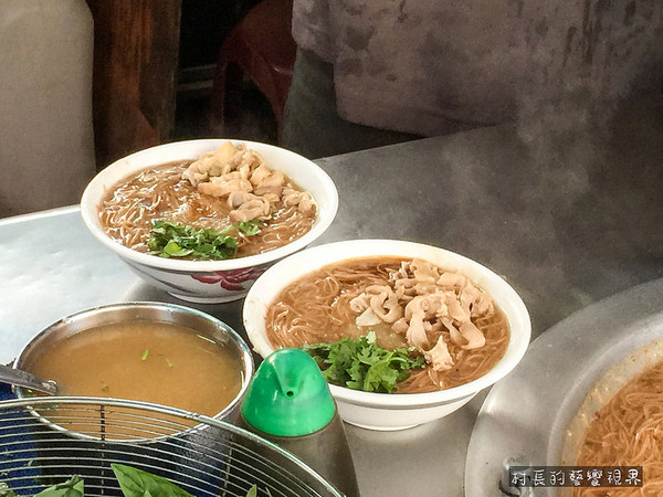 阿月蚵仔麵線:【食記】{高雄。三民區﹜營養豐富的活力早餐阿月蚵仔麵線
