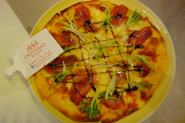 OOTTIMO意式廚房：1040802[官本金文愛台灣]台中市西區美味Oottimo意式廚房窯烤披薩義大利麵焗烤燉飯吃到飽或單點皆吃得很爽