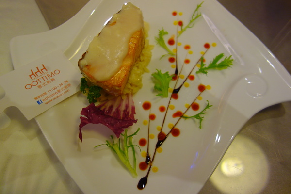 OOTTIMO意式廚房：1040802[官本金文愛台灣]台中市西區美味Oottimo意式廚房窯烤披薩義大利麵焗烤燉飯吃到飽或單點皆吃得很爽