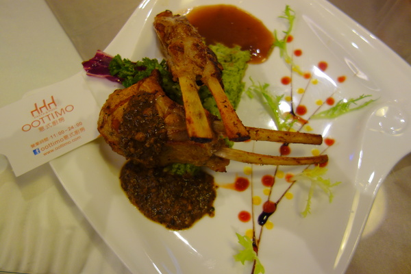 OOTTIMO意式廚房：1040802[官本金文愛台灣]台中市西區美味Oottimo意式廚房窯烤披薩義大利麵焗烤燉飯吃到飽或單點皆吃得很爽