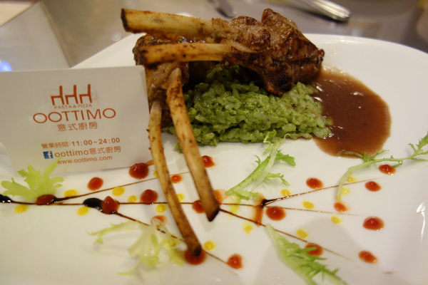 OOTTIMO意式廚房：1040802[官本金文愛台灣]台中市西區美味Oottimo意式廚房窯烤披薩義大利麵焗烤燉飯吃到飽或單點皆吃得很爽