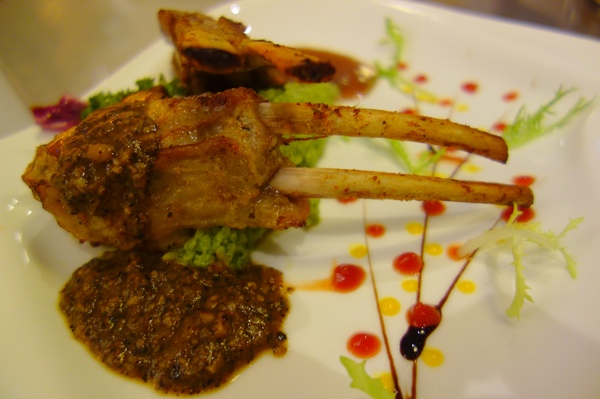 OOTTIMO意式廚房：1040802[官本金文愛台灣]台中市西區美味Oottimo意式廚房窯烤披薩義大利麵焗烤燉飯吃到飽或單點皆吃得很爽