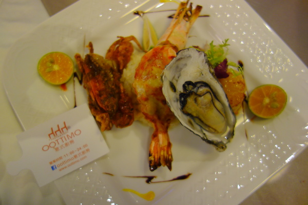 OOTTIMO意式廚房：1040802[官本金文愛台灣]台中市西區美味Oottimo意式廚房窯烤披薩義大利麵焗烤燉飯吃到飽或單點皆吃得很爽