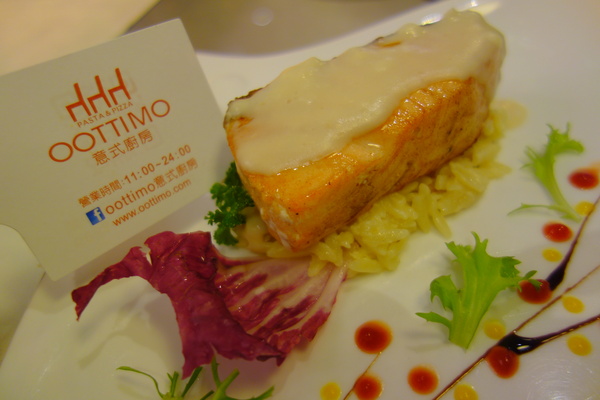 OOTTIMO意式廚房：1040802[官本金文愛台灣]台中市西區美味Oottimo意式廚房窯烤披薩義大利麵焗烤燉飯吃到飽或單點皆吃得很爽