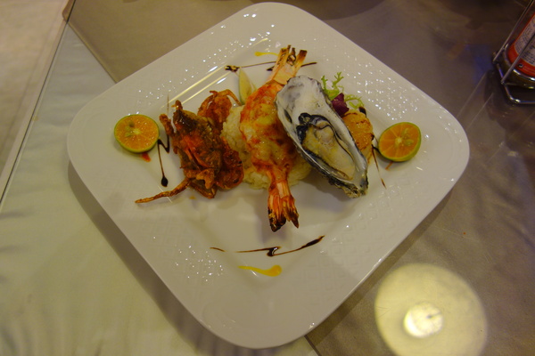 OOTTIMO意式廚房：1040802[官本金文愛台灣]台中市西區美味Oottimo意式廚房窯烤披薩義大利麵焗烤燉飯吃到飽或單點皆吃得很爽