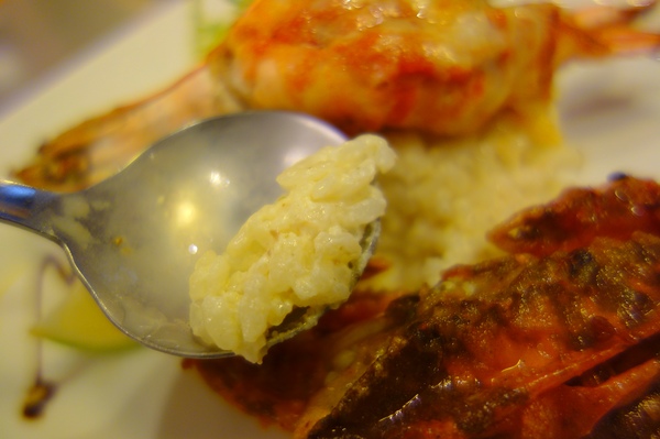 OOTTIMO意式廚房：1040802[官本金文愛台灣]台中市西區美味Oottimo意式廚房窯烤披薩義大利麵焗烤燉飯吃到飽或單點皆吃得很爽