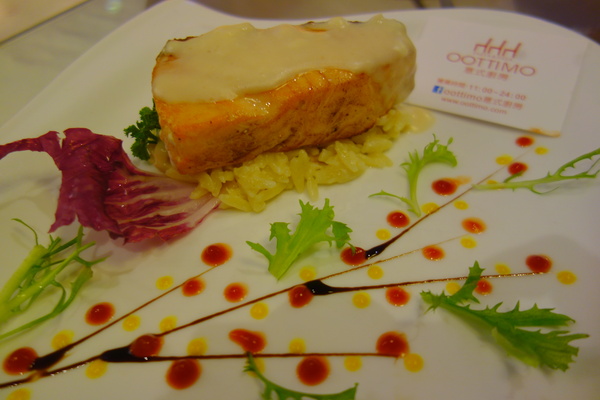 OOTTIMO意式廚房：1040802[官本金文愛台灣]台中市西區美味Oottimo意式廚房窯烤披薩義大利麵焗烤燉飯吃到飽或單點皆吃得很爽