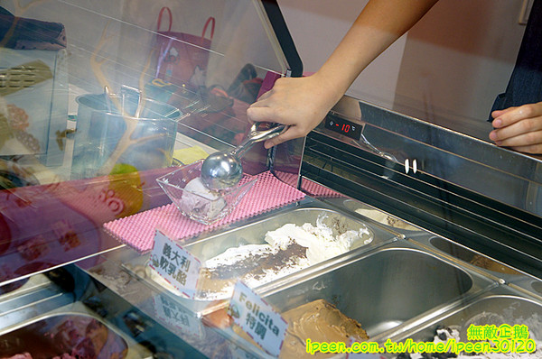 Felicità 費尼希卡義式冰淇淋:【台南-北區】夏天來吃冰!用鮮奶作成的義式冰淇淋..大推蘭姆葡萄.香蕉.義大利軟乳酪..《Felicità 費尼希卡義式冰淇淋》