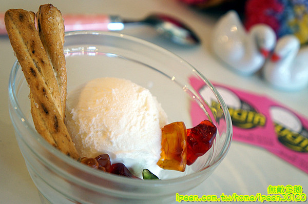 Felicità 費尼希卡義式冰淇淋:【台南-北區】夏天來吃冰!用鮮奶作成的義式冰淇淋..大推蘭姆葡萄.香蕉.義大利軟乳酪..《Felicità 費尼希卡義式冰淇淋》