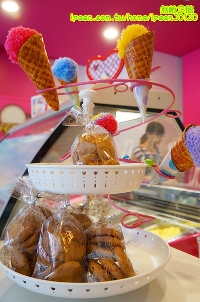 Felicità 費尼希卡義式冰淇淋:【台南-北區】夏天來吃冰!用鮮奶作成的義式冰淇淋..大推蘭姆葡萄.香蕉.義大利軟乳酪..《Felicità 費尼希卡義式冰淇淋》