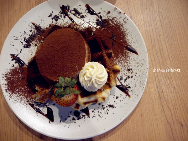 Waffle Please 比利時列日鬆餅專賣店(大安店)：[台北大安。下午茶] 近 捷運科技大樓站 Waffle Please 比利時列日鬆餅專賣店(大安店