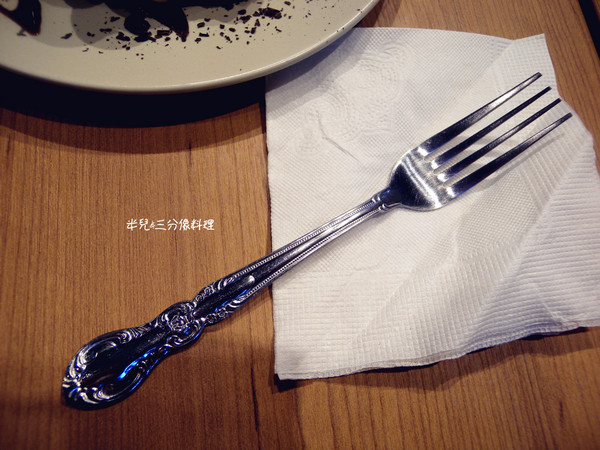 Waffle Please 比利時列日鬆餅專賣店(大安店)：[台北大安。下午茶] 近 捷運科技大樓站 Waffle Please 比利時列日鬆餅專賣店(大安店