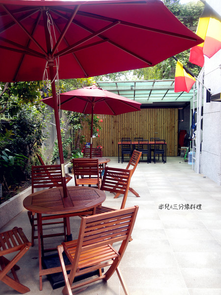 Waffle Please 比利時列日鬆餅專賣店(大安店)：[台北大安。下午茶] 近 捷運科技大樓站 Waffle Please 比利時列日鬆餅專賣店(大安店