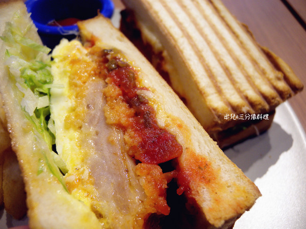 Waffle Please 比利時列日鬆餅專賣店(大安店)：[台北大安。下午茶] 近 捷運科技大樓站 Waffle Please 比利時列日鬆餅專賣店(大安店