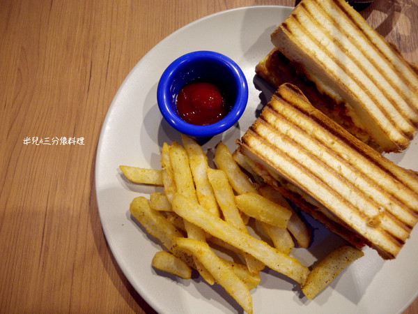 Waffle Please 比利時列日鬆餅專賣店(大安店)：[台北大安。下午茶] 近 捷運科技大樓站 Waffle Please 比利時列日鬆餅專賣店(大安店